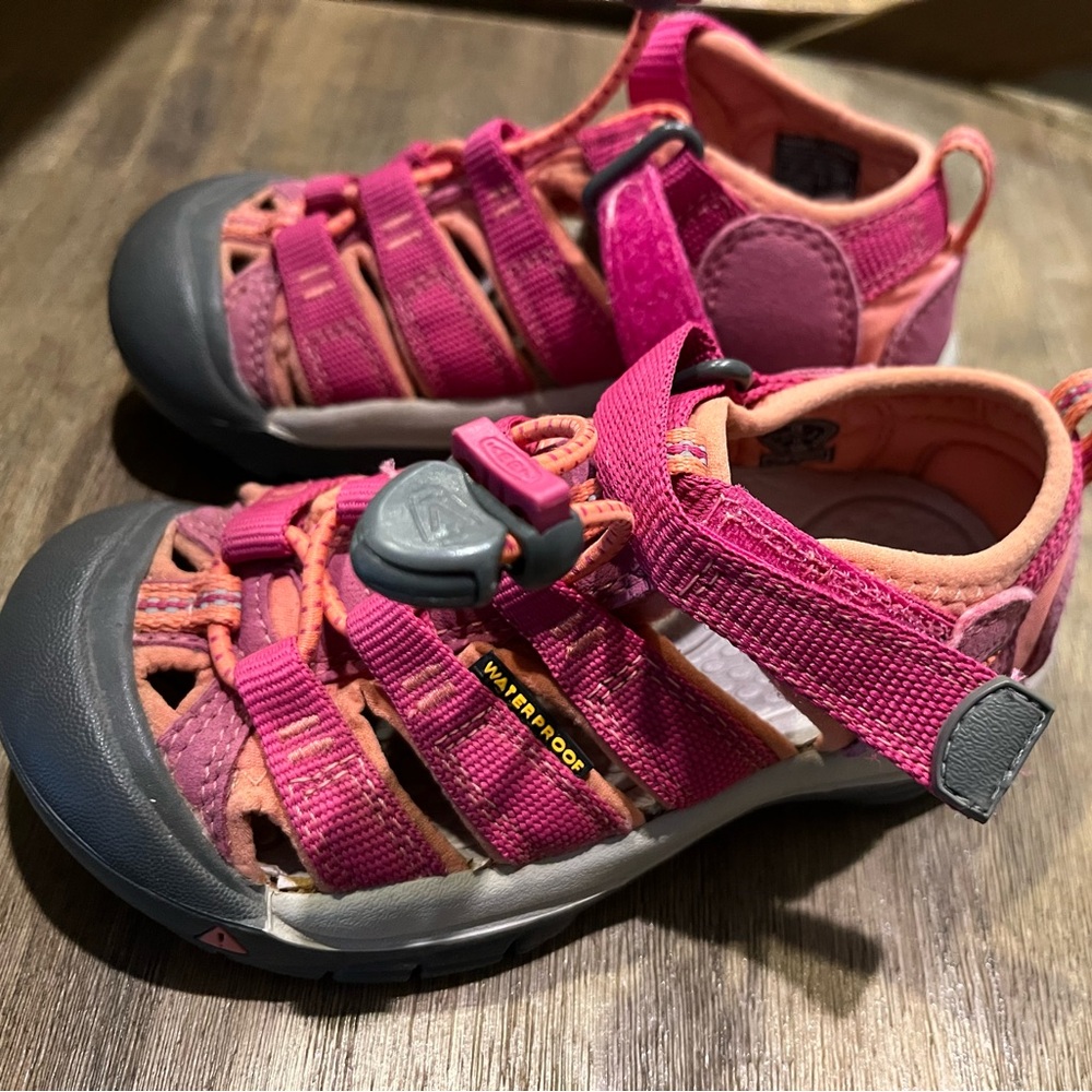 KEEN Newport H2 Durable Quick Dry Closed Toe Water Sandals little kid size 10